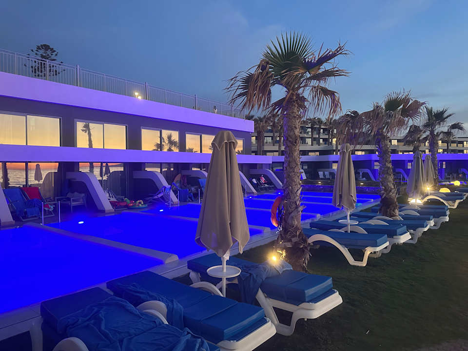 Pool Arina Beach Resort