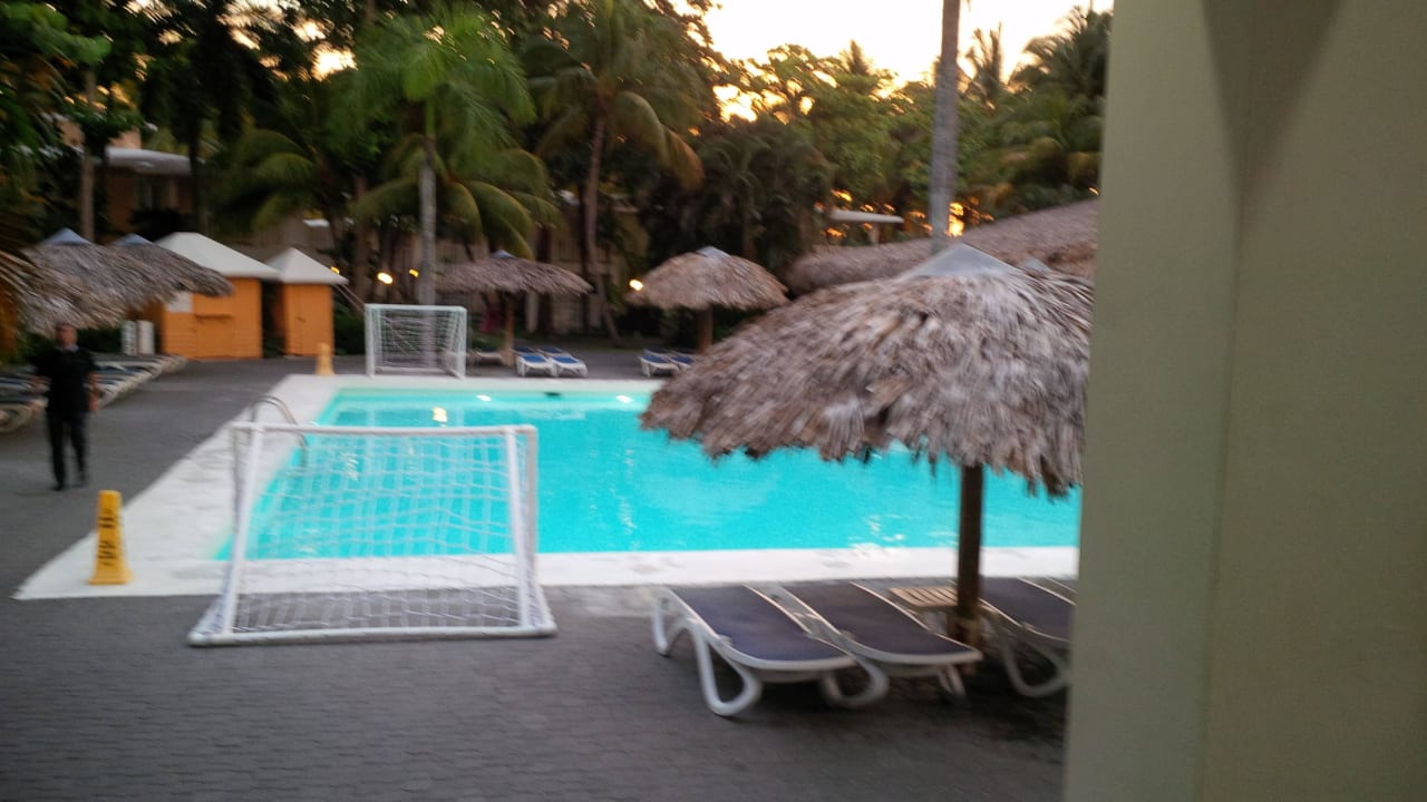 Teil der Poolanlage Playabachata Hotel