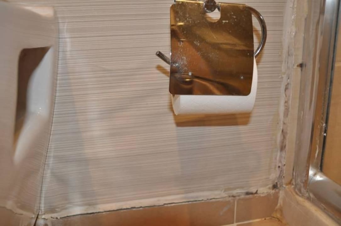 Tapeten wellen sich im Badezimmer Seher Sun Palace Resort & Spa