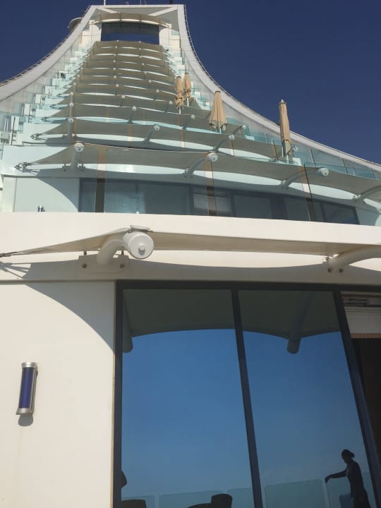 Suite - Balkon Blick nach oben Jumeirah Beach Hotel