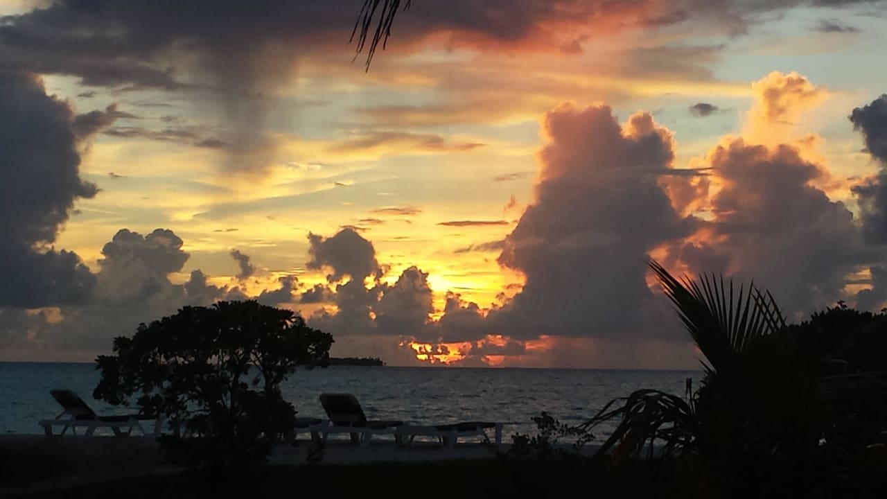 Sonnenuntergang Meeru Maldives Resort Island