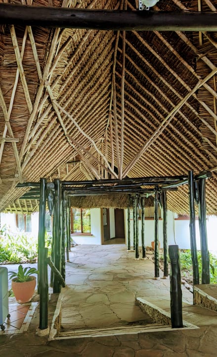 Lobby Bahari Beach Hotel