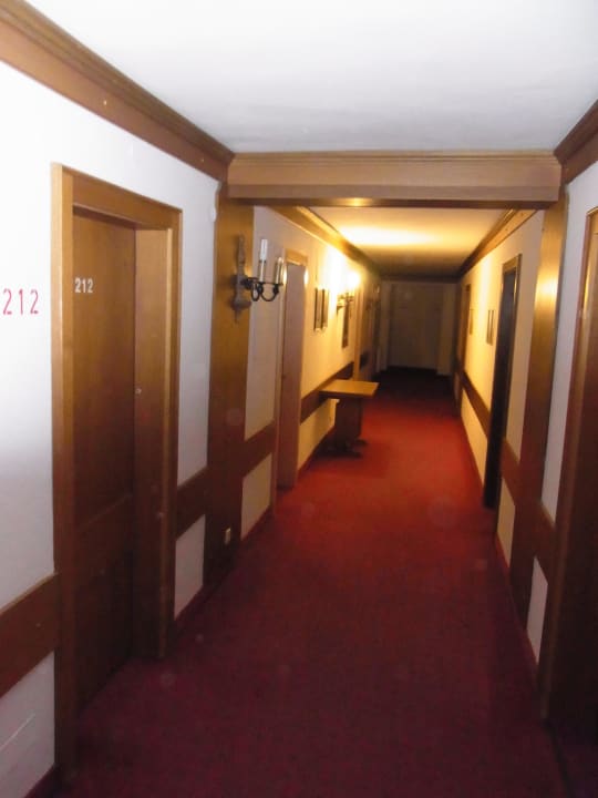 Flur zu den Zimmer Hotel LukasMayr