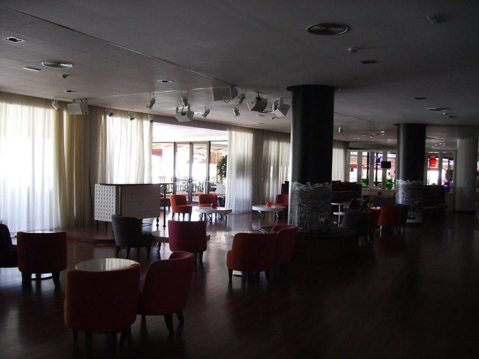 Lobby mit vielen Sitzmöglichkeiten Sunprime Atlantic View