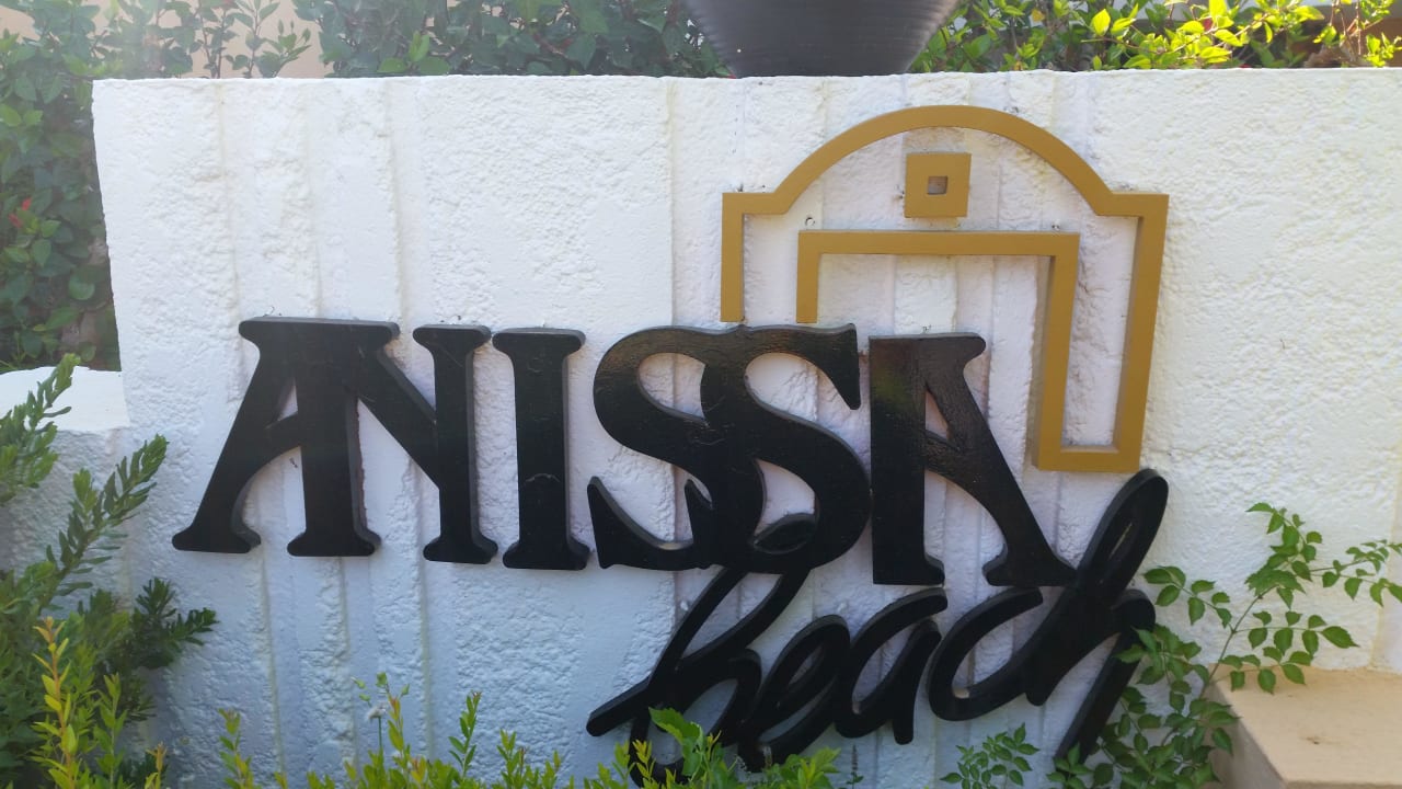 Im Einfahrtsbereich Anissa Beach & Village