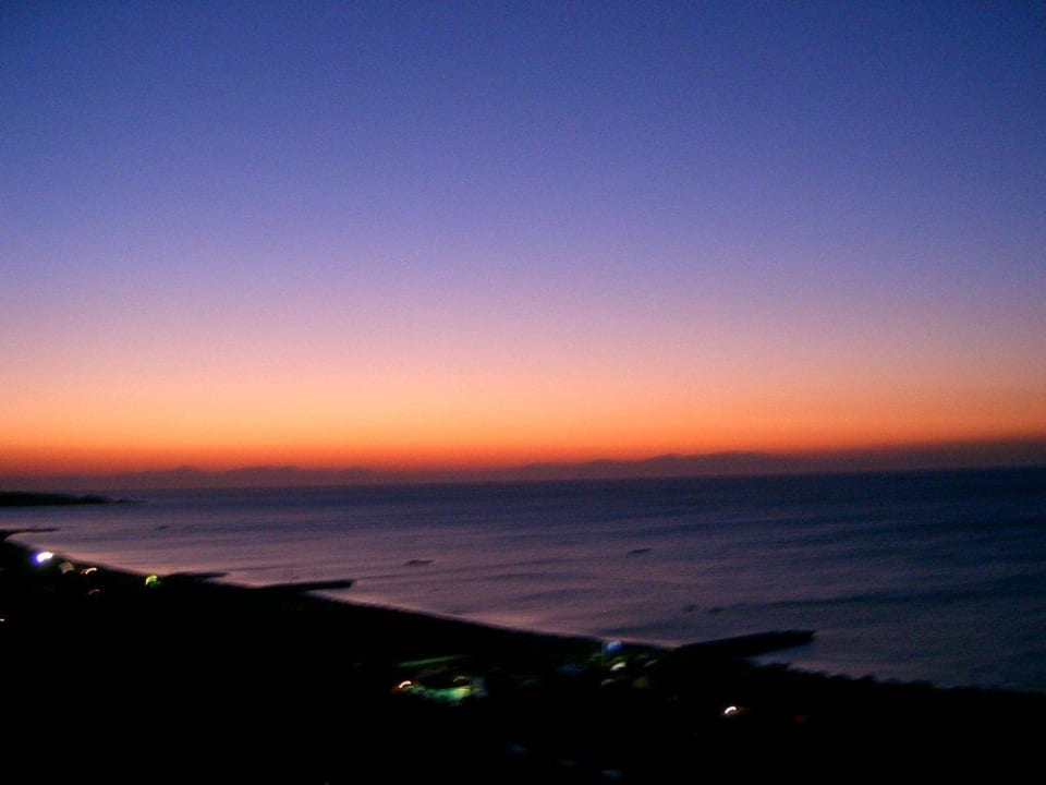 Wunderschöner Sonnenaufgang nach der Disko Olympos Beach Hotel