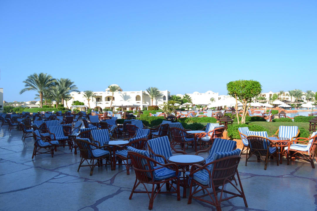 Koło restauracji Regency Plaza Aqua Park & Spa