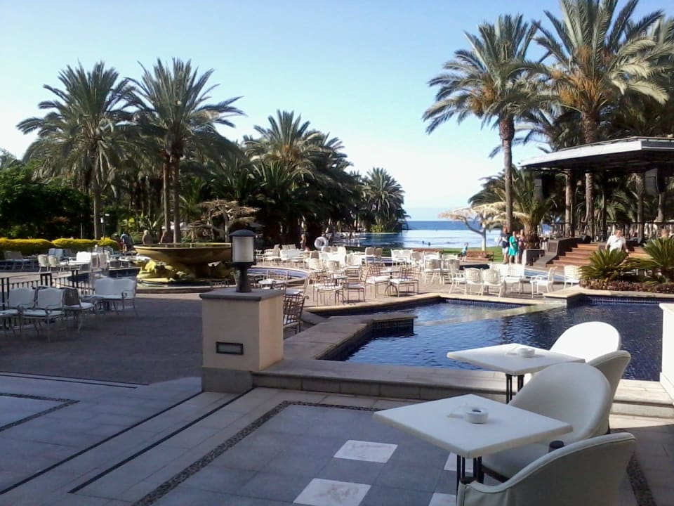 Blick auf den Pool -und den Gartenbereich Lopesan Costa Meloneras, Resort & Spa