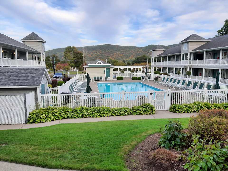 Pool Quality Inn Lake George