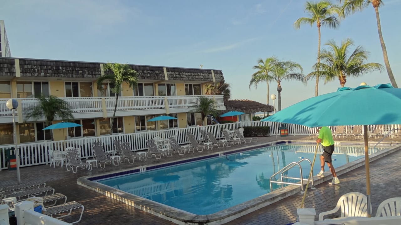 Pool Hotel Outrigger Beach Resort