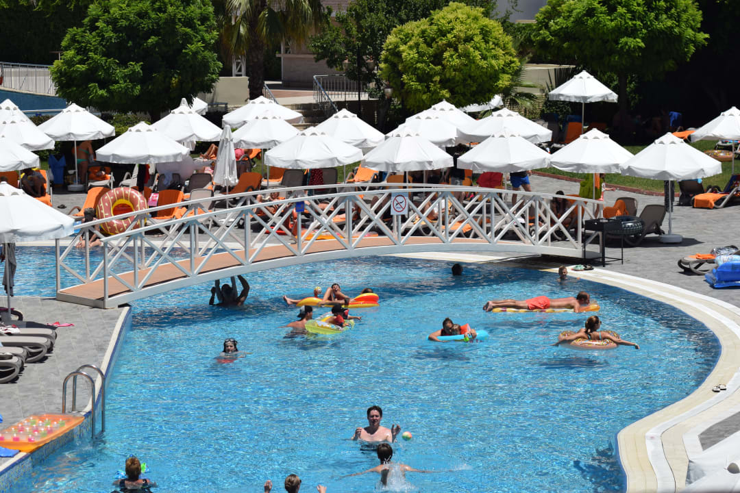 Pool Side Mare Resort & Spa