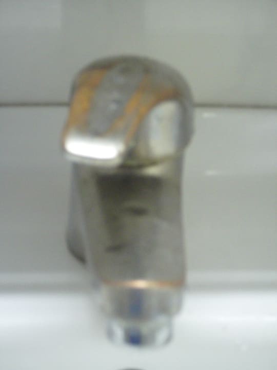 Abgegriffene Armaturen  Corona Roja