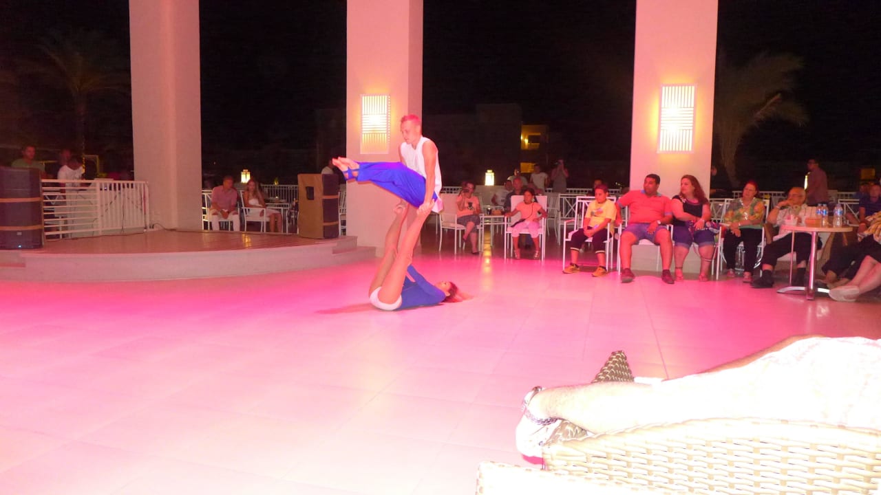 Abendunterhaltung in der Outdoor-Bar um 21:00 Uhr Jaz Aquaviva