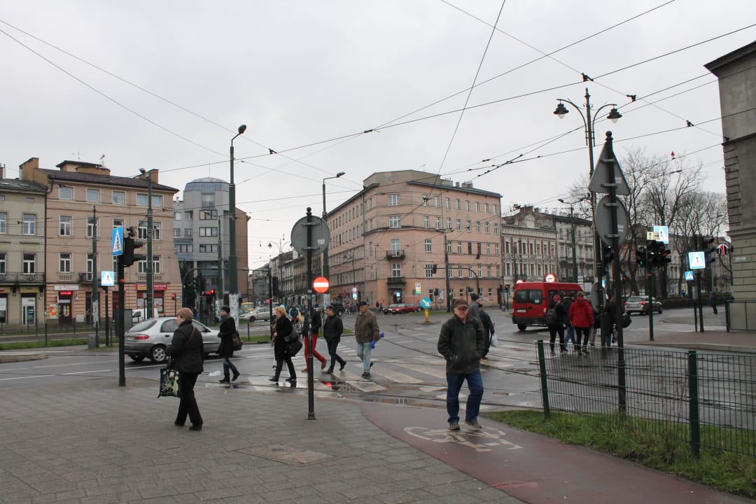 An dieser Kreuzung ist das Hotel gelegen Hotel Globus