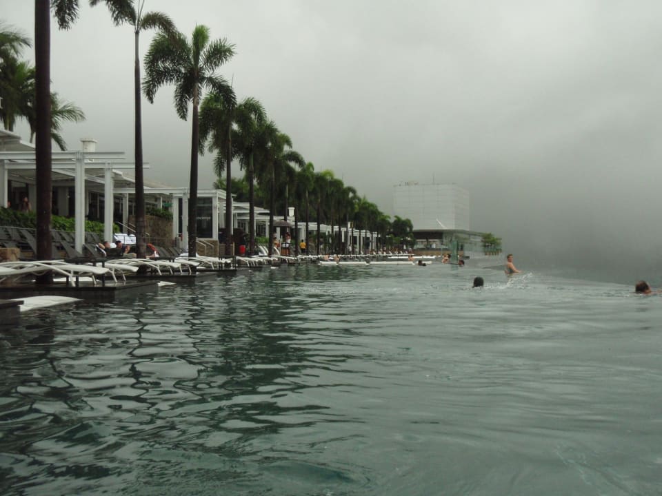 Pool im 57. Stockwerk Marina Bay Sands