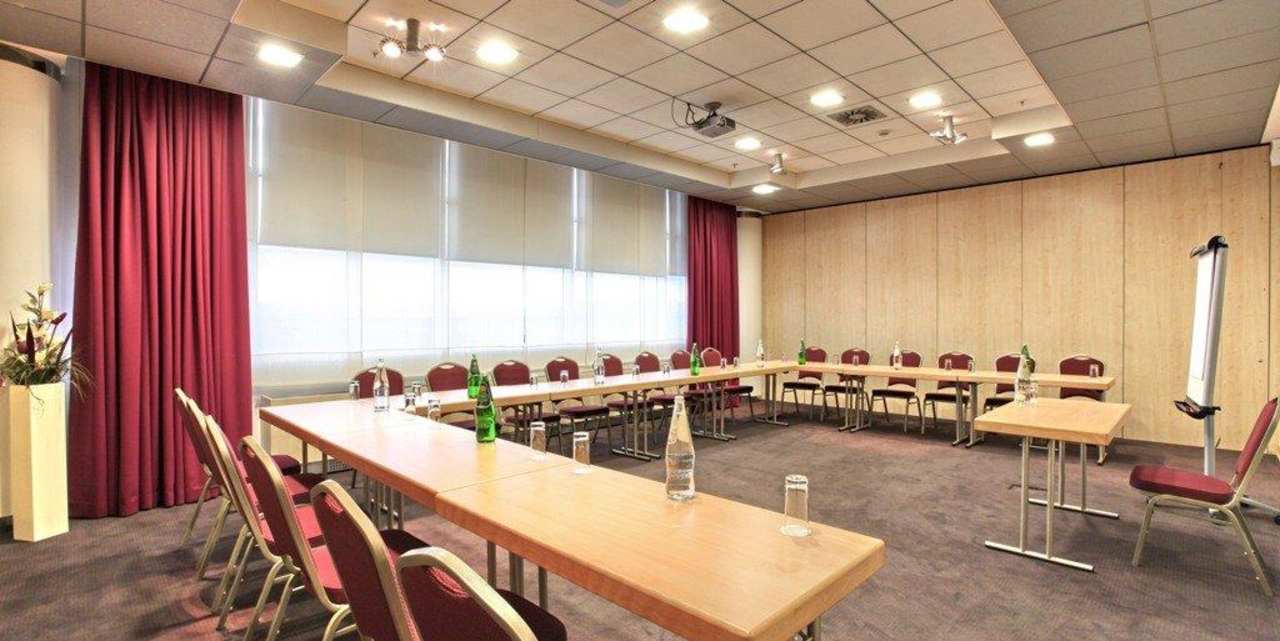 Conference room Hotel Holiday Inn Belgrade