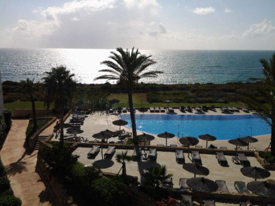 Der Pool und das Meer Garbi Costa Luz