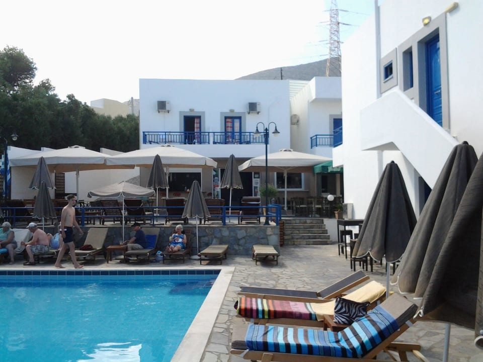 Poolbereich mit Blick zur Poolbar Village Irene