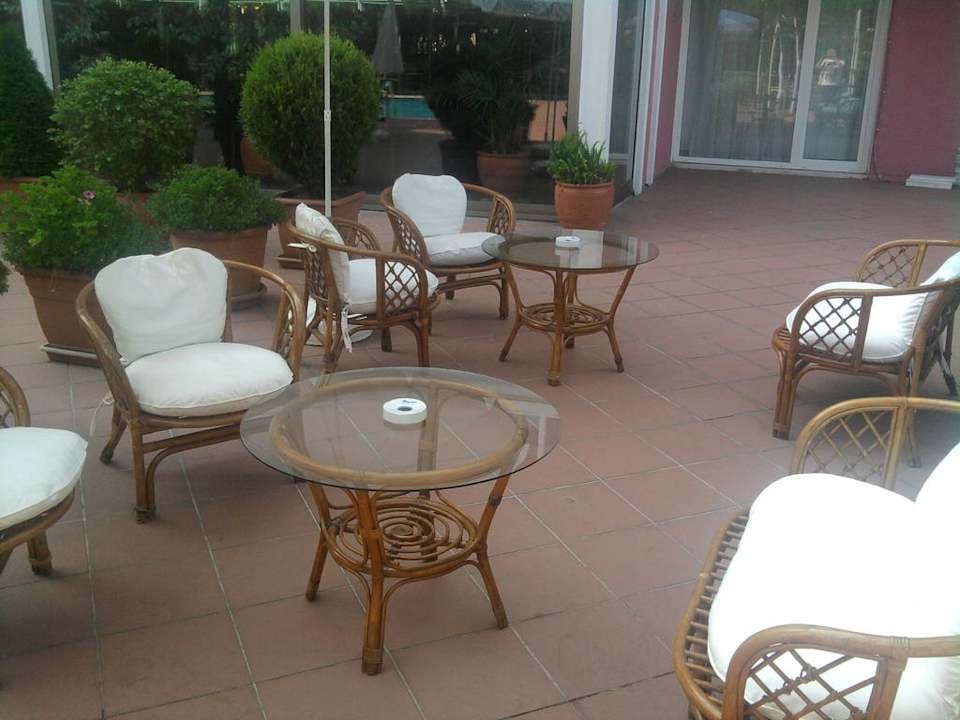 Sessel neben dem Pool Hotel Harem