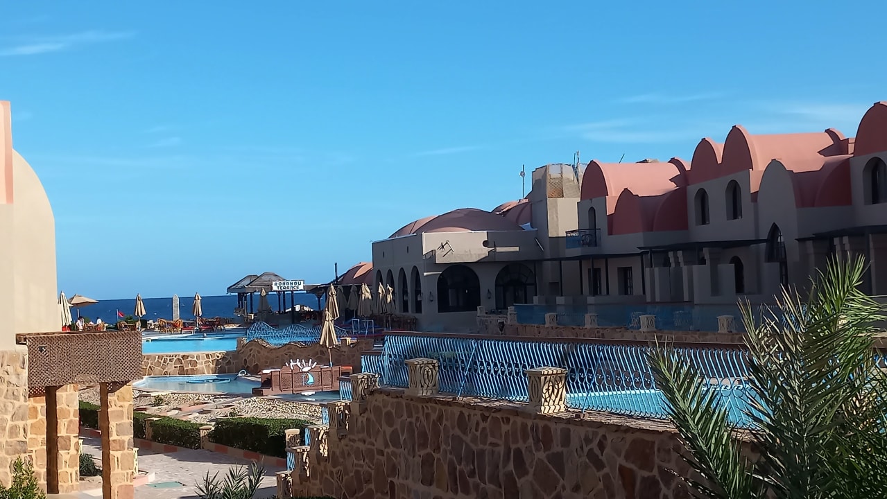 Pool Rohanou Beach Resort