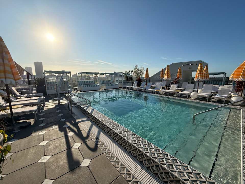 Pool Moxy St. Petersburg Downtown