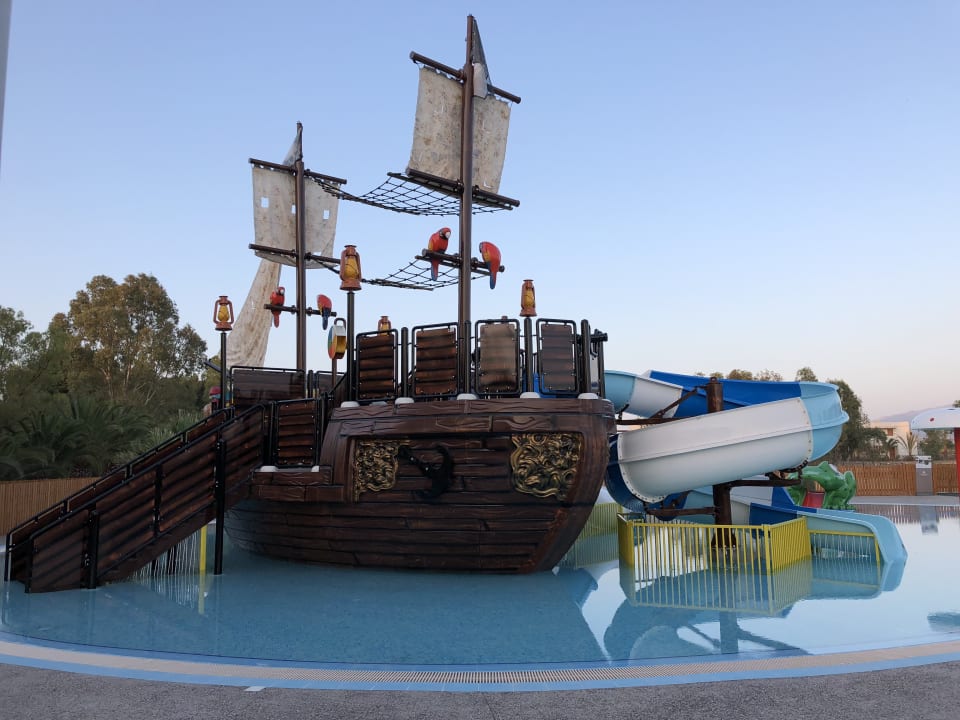 Pool Caravia Beach Hotel