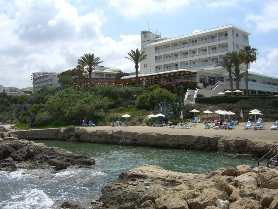 Blick aufs Hotel von der Meerseite Hotel Cynthiana Beach