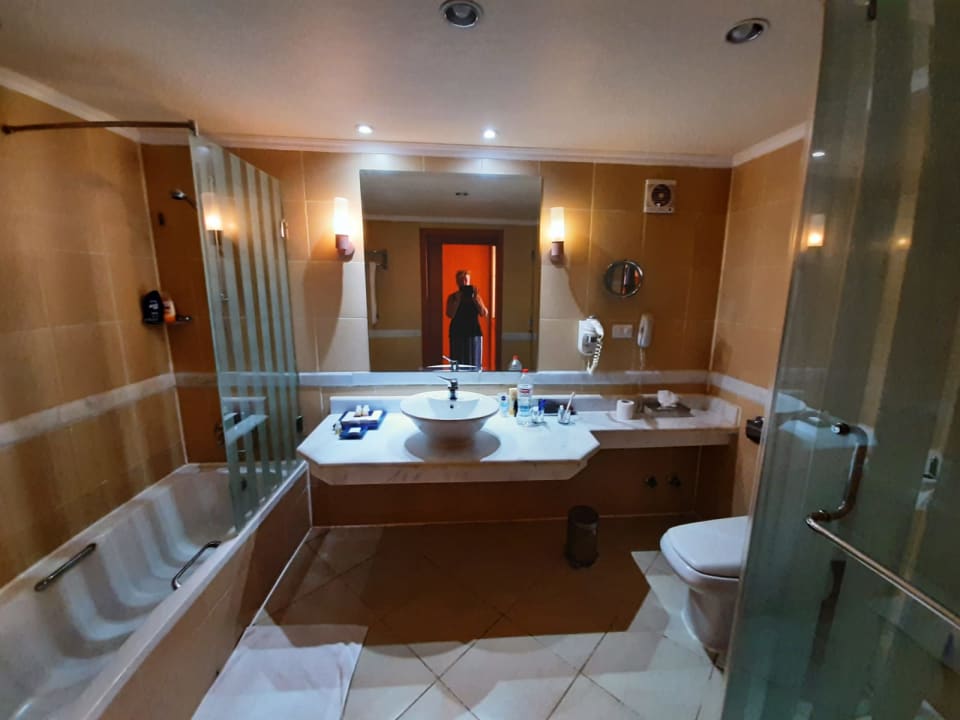 Zimmer Parrotel Beach Resort