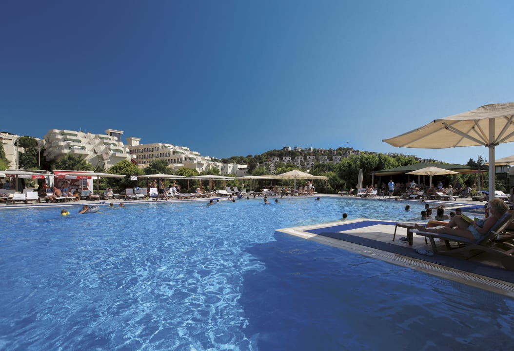 SCHWIMMBAD Golden Age