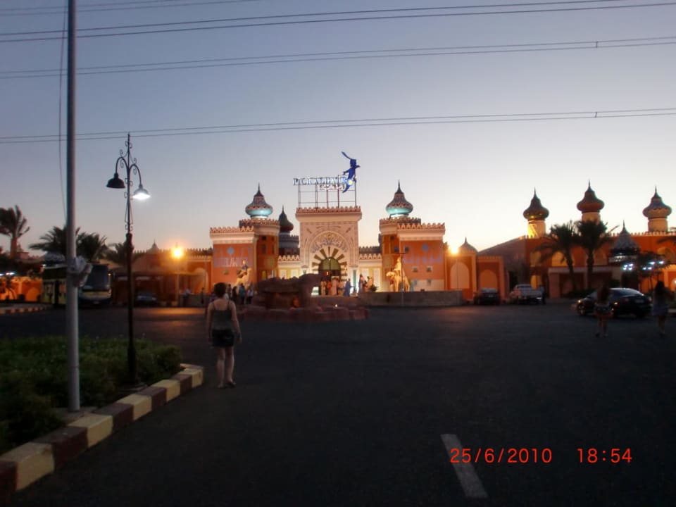Wunderschöner Eingang ins Wunderland Pickalbatros Alf Leila Wa Leila Resort - Neverland Hurghada
