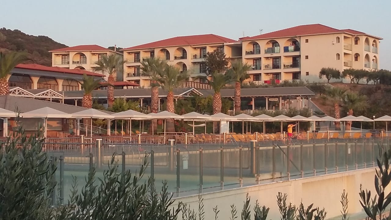 Außenansicht Akrathos Beach Hotel