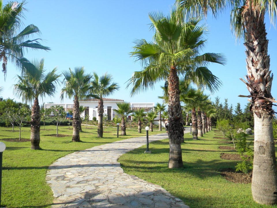 Weg zum Strand Club Grand Side