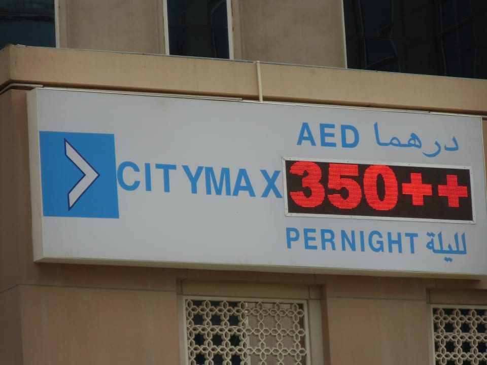 Außenansicht mit Preistafel Citymax Hotel Al Barsha
