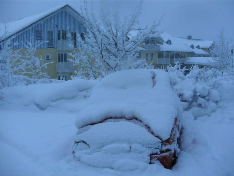Blick zum Hotel - schön verschneit Hotel Ahornhof