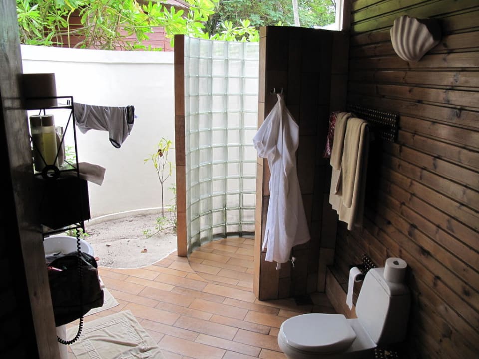 Offenes Bad in der Beach-Villa Komandoo Island Resort & Spa - Adults only