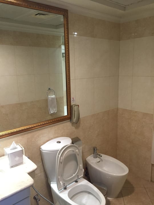 Bathroom Two Seasons Hotel & Apartments