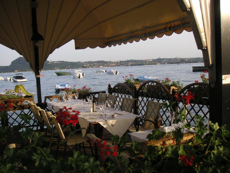 Die Seeterrasse lädt zum Dinner Hotel Sogno