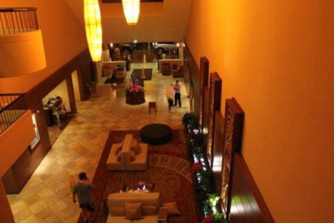 Lobby vom ersten Stock Hotel Courtyard by Marriott Kauai at Coconut Beach