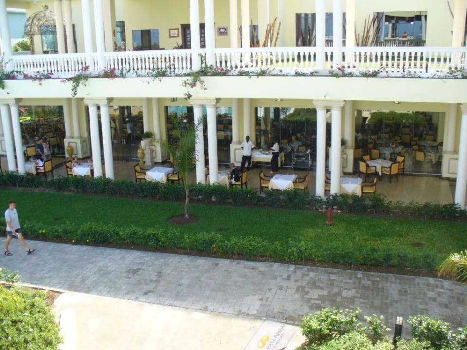 Buffetrestaurant von aussen Hotel Grand Palladium Lady Hamilton Resort & Spa