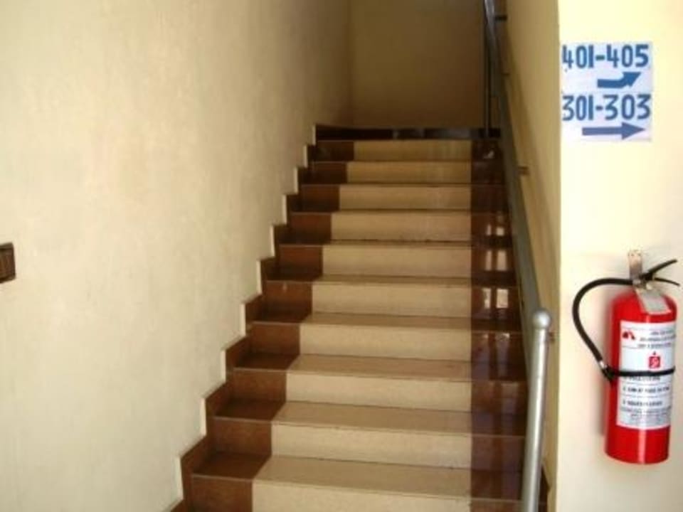 Stairs Hotel Chamiachi Luxury Apartments