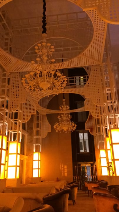 Lobby Well Palace Side