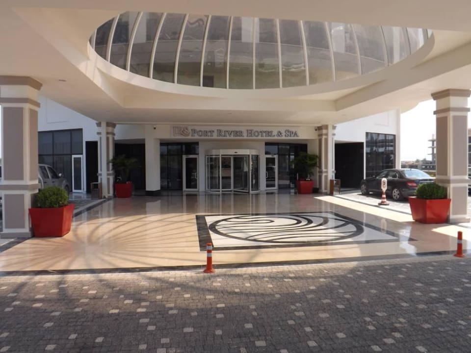 Hoteleingang  LRS Port River Hotel & Spa