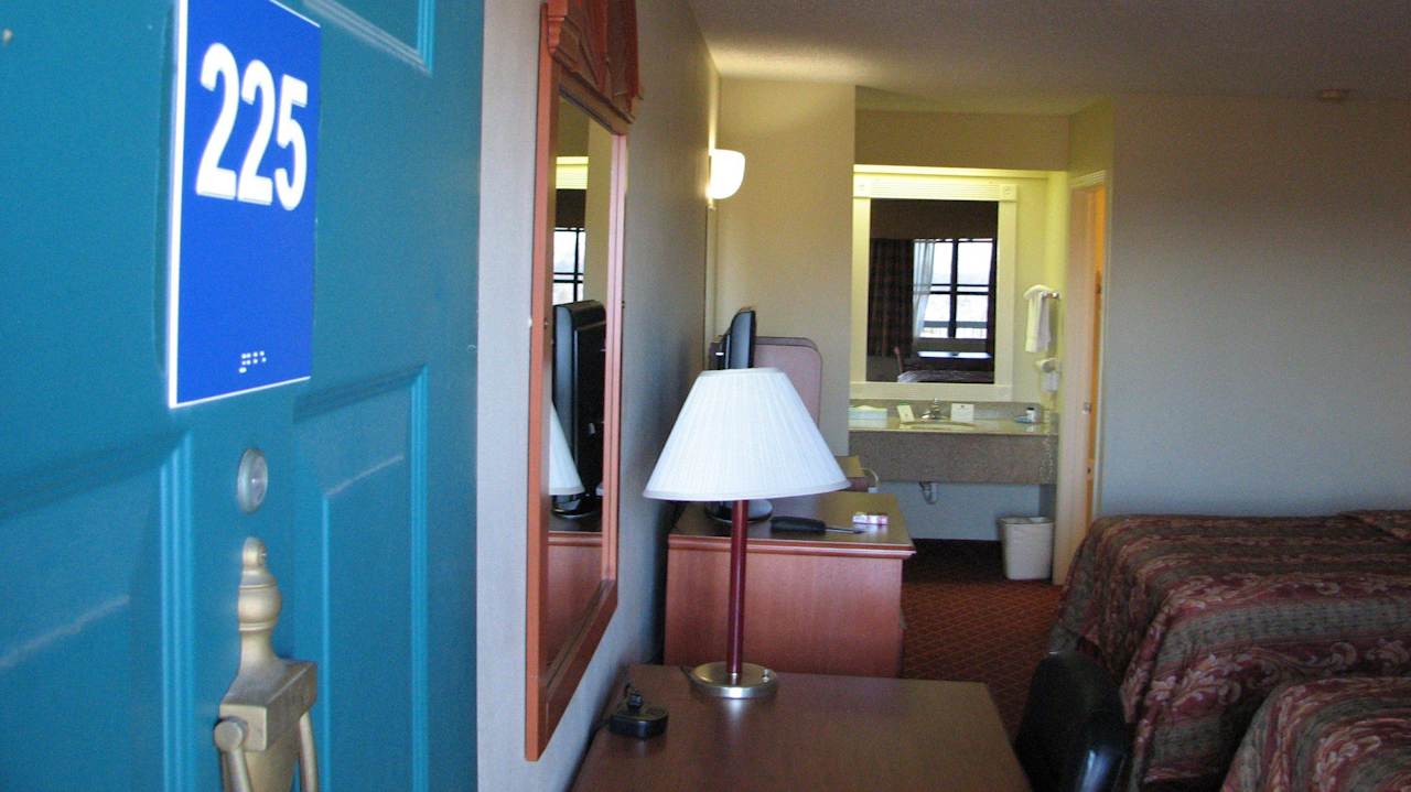 Zimmer Quality Inn & Suites Garland - East Dallas