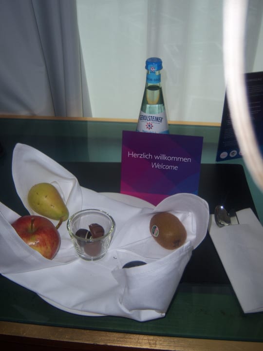 Obstkorb & Wasser zur Begrüßung Radisson Blu Hotel Frankfurt