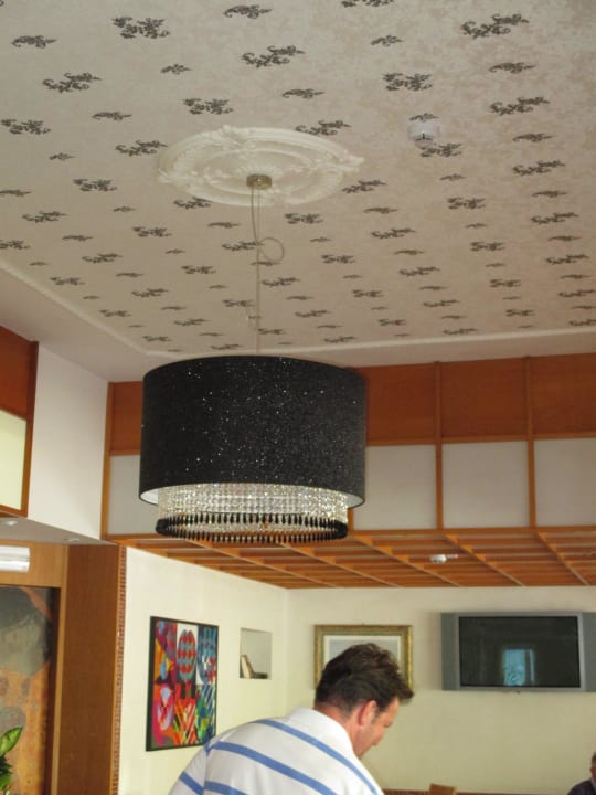 Neue Decke und neue Lampe Hotel La Capinera