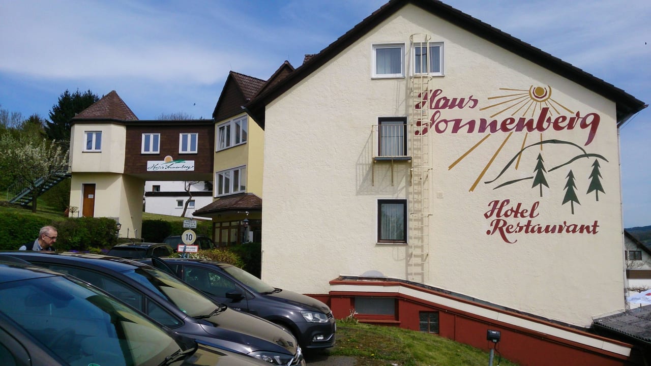 Hoteleingang AKZENT Hotel Haus Sonnenberg