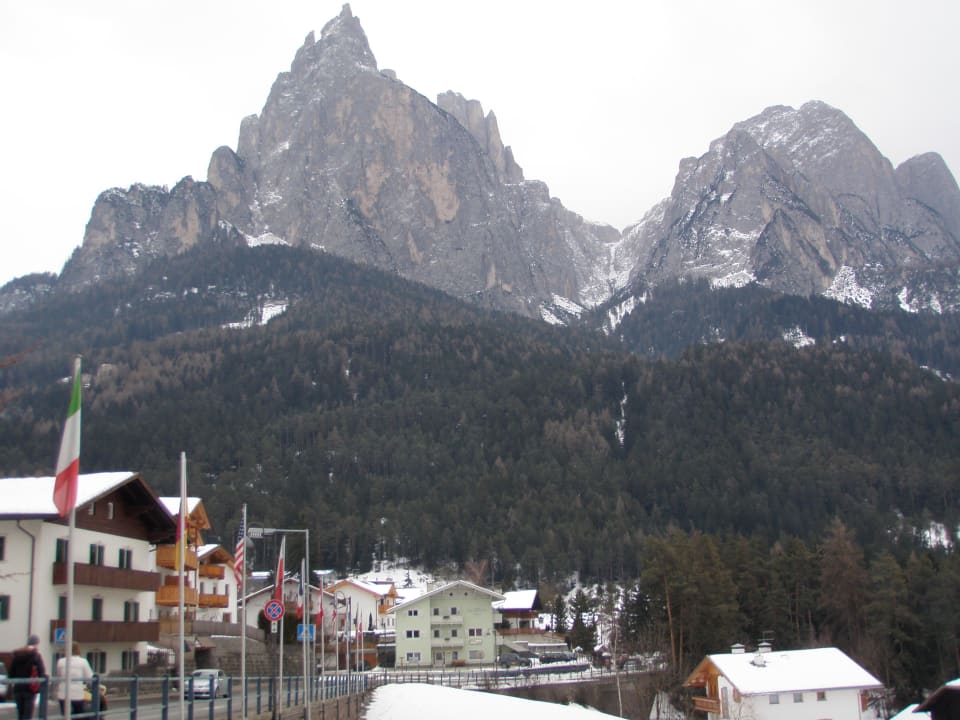 Gesamtgegend mit Pension in der Mitte Pension Hauenstein