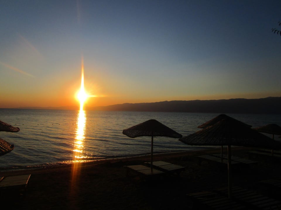 Sonnenuntergang Club Orient Beach Resort