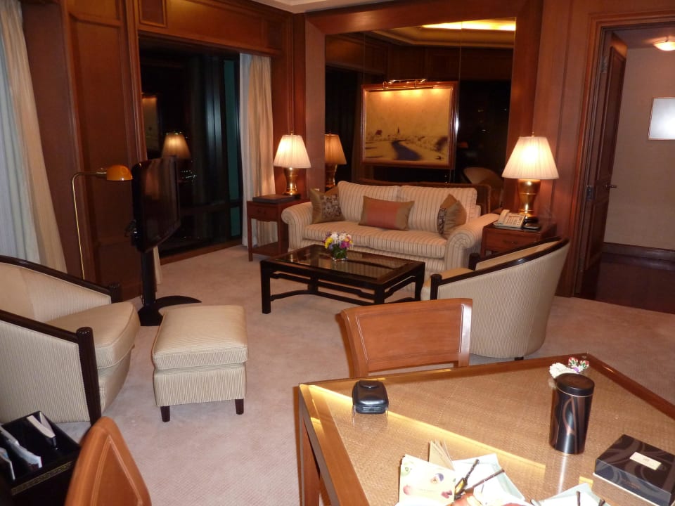 Wohnzimmer unserer Suite Hotel The Peninsula Bangkok