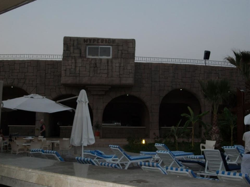 Blick von der Pool-Bar Richtung Show-Bühne Saturn Palace Resort Hotel